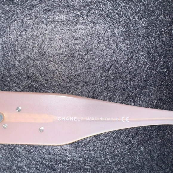 CHANEL Black and Pink Oversized Sunglasses - Picture 5 of 16